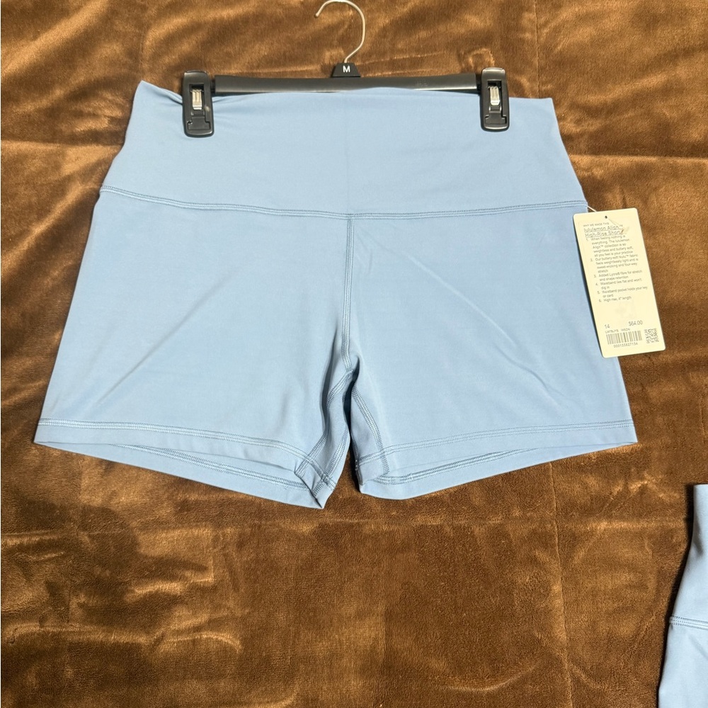 NWT woman’s size 14 lululemon align shorts 4” - Picture 4 of 12